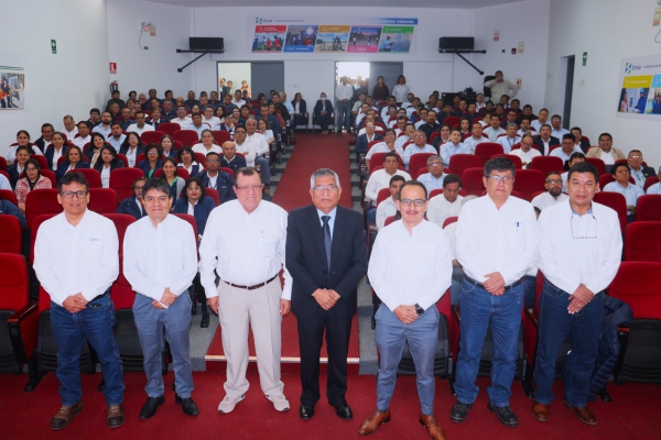 PRESIDENTE DEL DIRECTORIO DEL GRUPO DISTRILUZ PRESENTA AL NUEVO GERENTE REGIONAL (E) DE ENSA