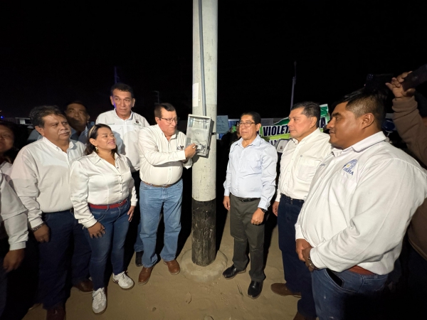 GRUPO DISTRILUZ Y ENOSA INAUGURARON OBRA DE AMPLIACIÓN Y MEJORAMIENTO DE ALUMBRADO PÚBLICO EN EL DISTRITO DE CASTILLA (PIURA)